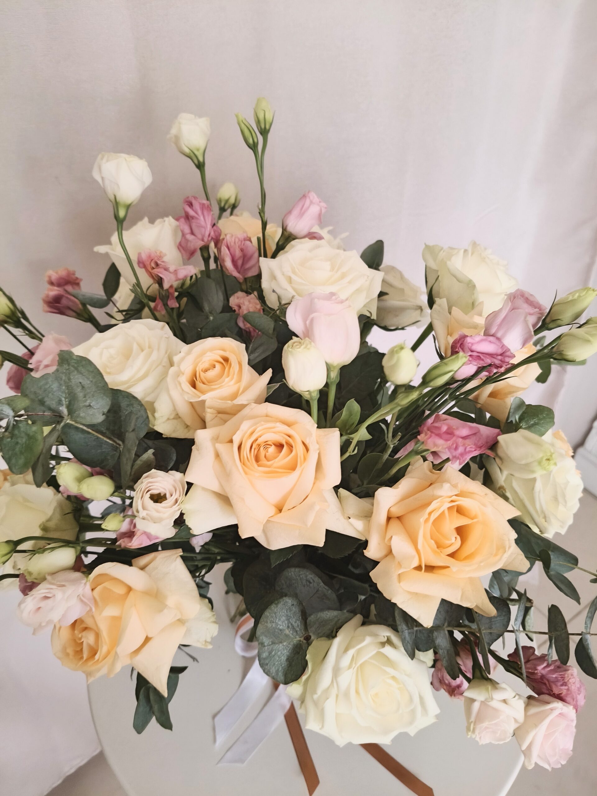 roses and lisanthus2 Le Laro Roses and Lisianthus
