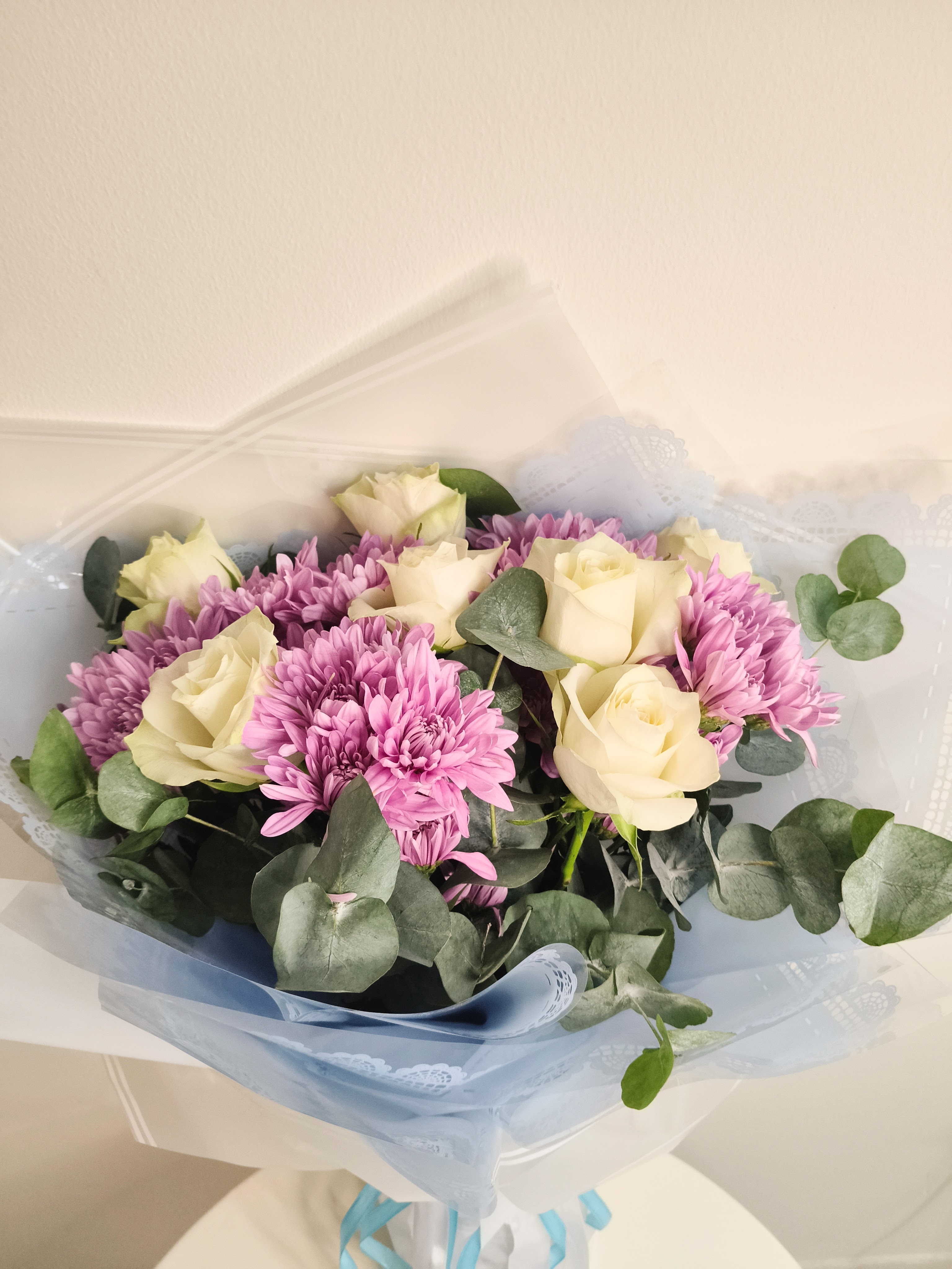 Le Laro Roses and Chrysantemum