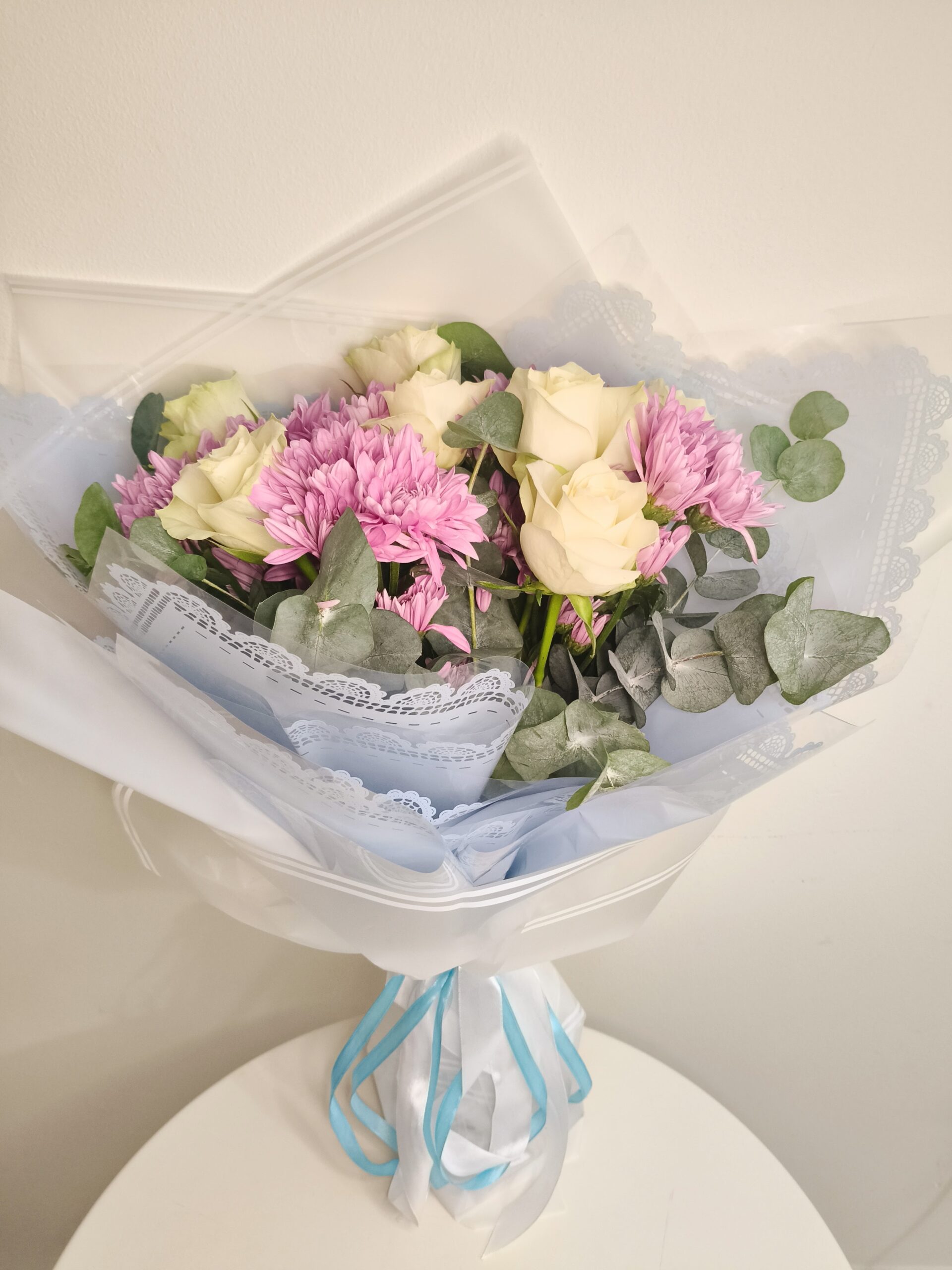 Le Laro Roses and Chrysantemum