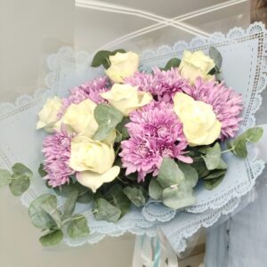 Le Laro Roses and Chrysantemum